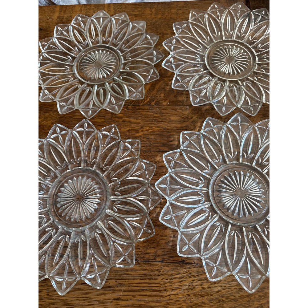 Vintage Federal Glass Petal Clear Sunburst 10.5 Inch Dinner Plates Set of 4